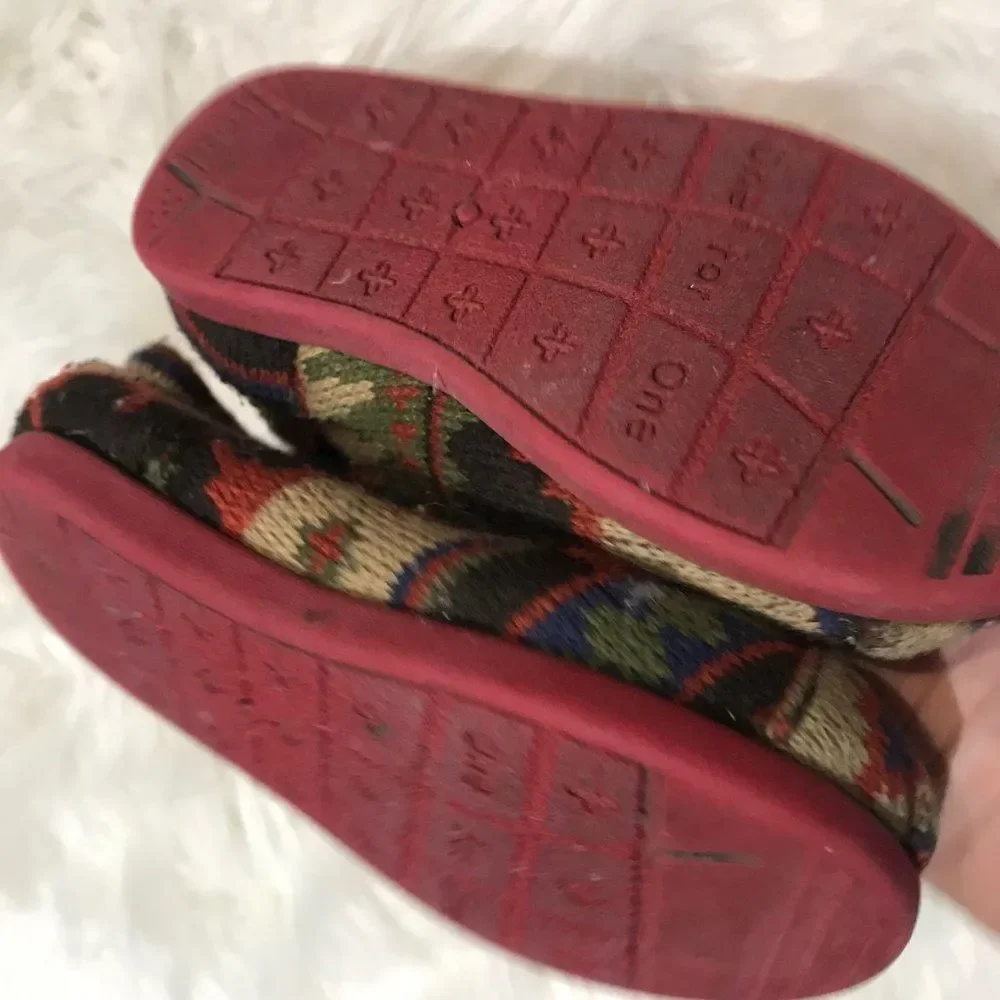 Toms aztec pattern knit shoes T8 - free with bundle